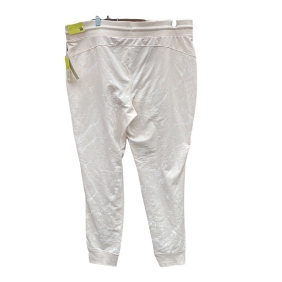 All in Motion cream and white size 2XL - Picture 2 of 3